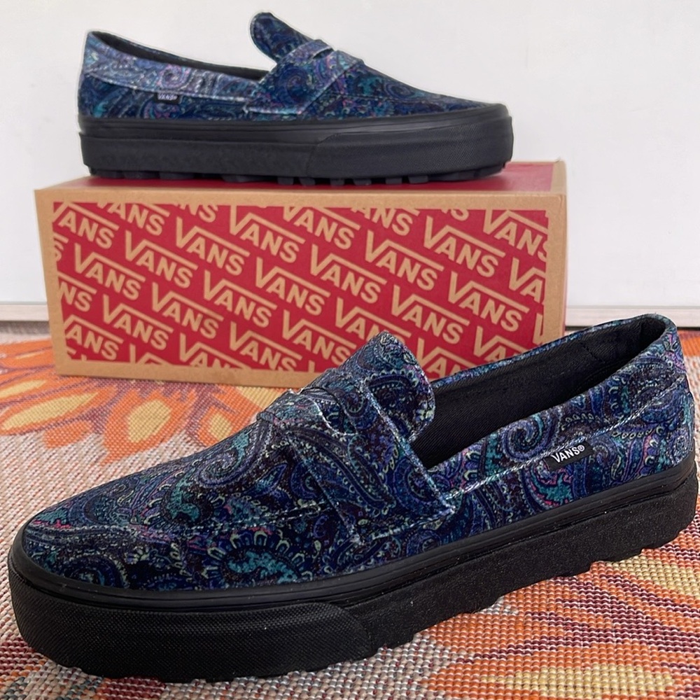 Vans WMNS Style 53 Velvet Paisley
VN000CQPCX9
Sneakers - Picture 15 of 16